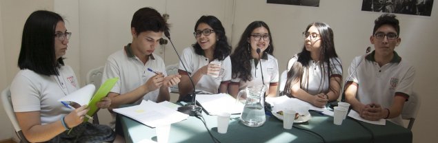 Estudiantes del Santiago Quilicura obtienen el 3er lugar en torneo de debate comunal