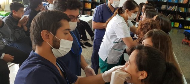 Estudiantes del TDG La Granja reciben fluoración dental en el establecimiento