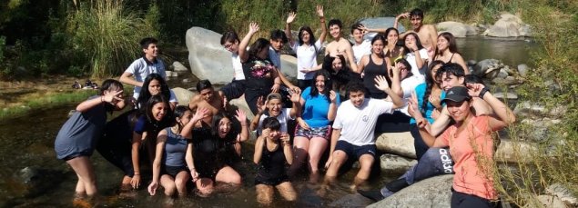 Estudiantes de 2º y 3º medio del TDG Lo Prado viven jornada de Trekking en Río Clarillo