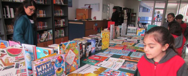 Más de 150 libros llegaron a la biblioteca del Colegio Santiago Emprendedores