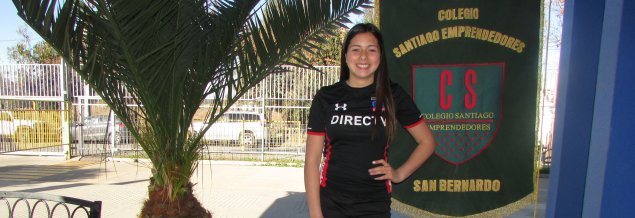 Estudiante de 2º medio del CSE se inicia como deportista en el fútbol femenino: “Sueño con superar todos los retos que me lleguen y llegar algún día a jugar en la selección chilena”
