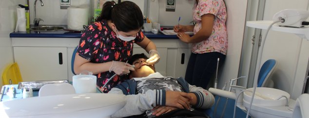 Clínica dental móvil llega hasta el CS La Florida para atender a estudiantes de 4º medio