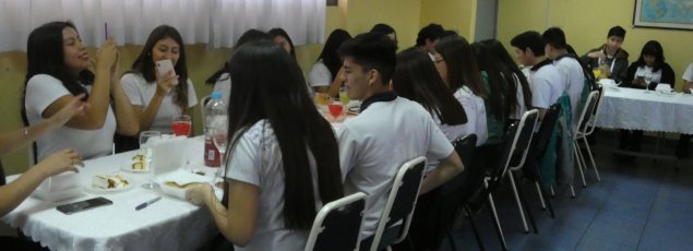 Estudiantes de 4º medio disfrutan su último día de clases en el TDG Lo Prado con un desayuno