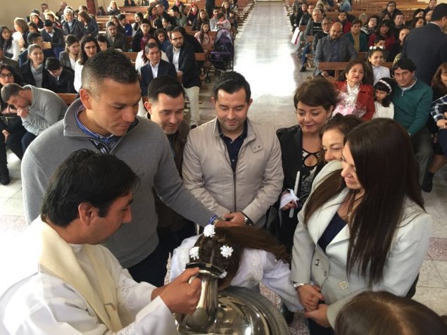 Estudiantes de Santiago La Florida reciben bautismo Estudiantes de Santiago La Florida reciben bautismo