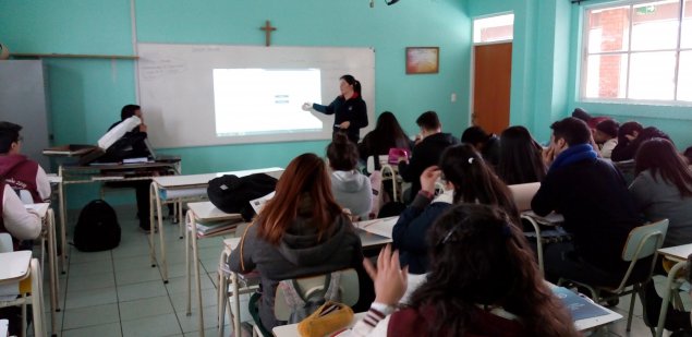 Alumnos de 4º Medio del CS La Florida reciben capacitación para completar el FUAS Alumnos de 4º Medio del CS La Florida reciben capacitación para completar el FUAS