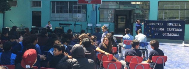 Estudiantes del Santiago Quilicura ofrecen muestra musical en Llay-Llay