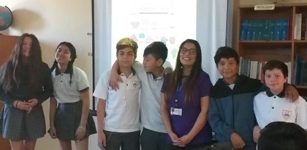 Estudiantes de 7º básico del Santiago Quilicura reciben charla sobre nutrición escolar