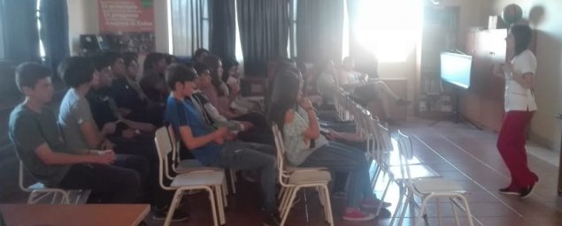 Estudiantes de 1º medio del CS Quilicura reciben inducción sobre cómo prevenir el contagio de ETS