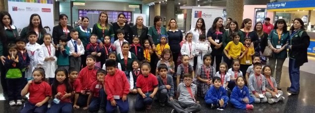 Estudiantes del TDG Lo Prado presentan su trabajo científico en estación de metro