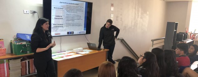 Universidad Central realiza charla sobre becas y créditos a estudiantes de 4to medio del Colegio Santiago Emprendedores