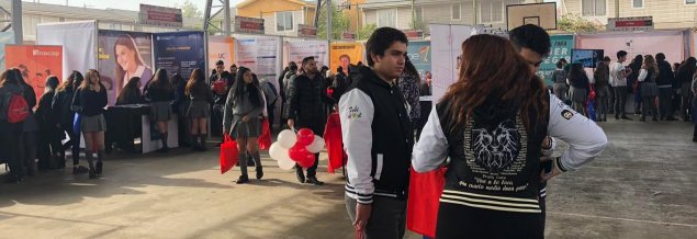 Feria vocacional FOE visita el CS Quilicura para informar a estudiantes sobre alternativas en Educación Superior