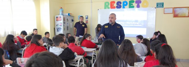 CS La Florida recibe a personal de la PDI para brindar charla preventiva sobre Bullying a 7º y 8º básico