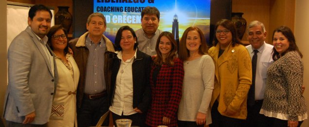 Directores de Red Crecemos se capacitan en liderazgo y coaching educativo con experta internacional