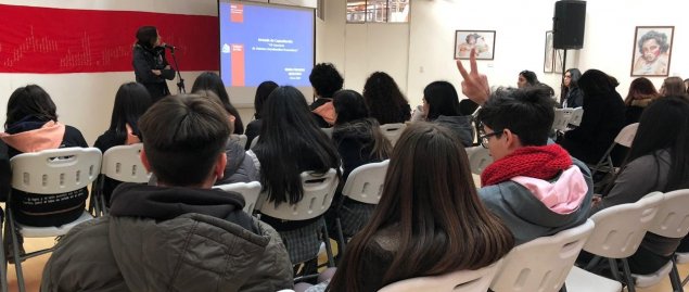 Equipo de debate del CS Quilicura se reúne con otros cinco establecimientos en capacitación de Senda Previene Equipo de debate del CS Quilicura se reúne con otros cinco establecimientos en capacitación de Senda Previene