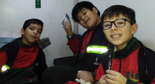 Más de 70 niños y niñas del CS Pudahuel visitan Kidzania para aprender sobre la sociedad