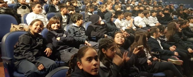 Estudiantes de 4º básico del TDG Lo Prado disfrutan de obra de teatro en la Universidad Finis Terrae Estudiantes de 4º básico del TDG Lo Prado disfrutan de obra de teatro en la Universidad Finis Terrae