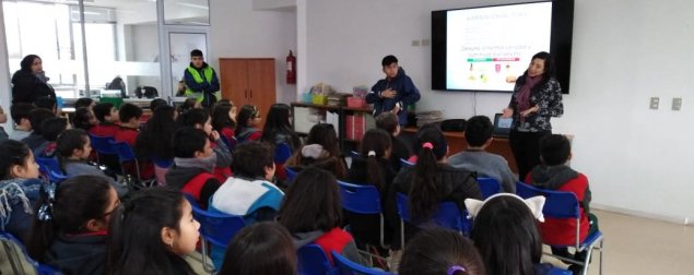 Estudiantes de 3ros y 4tos básicos reciben charla sobre alimentación saludable