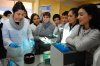 Estudiantes del CS Pudahuel extraen su propio ADN en clases de la Academia de Biotecnología