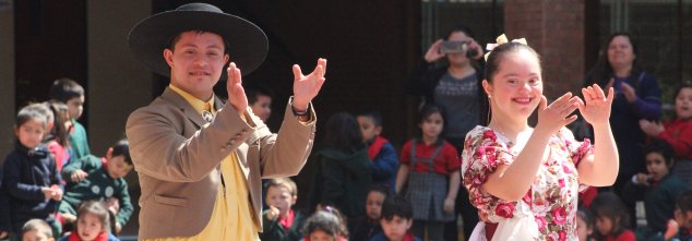 Comunidad Escolar del CS Quilicura se reúne para celebrar la 1ª Jornada de Inclusión y Diversidad, con una fantástica presentación Comunidad Escolar del CS Quilicura se reúne para celebrar la 1ª Jornada de Inclusión y Diversidad, con una fantástica presentación