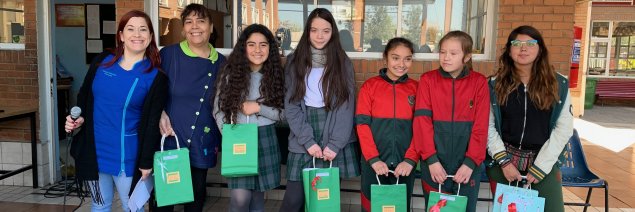 Más de 170 estudiantes participan en el concurso “Dedica tu Libro” del CS La Florida y sus ganadoras son reconocidas frente a toda la comunidad escolar