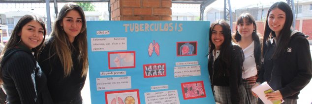 Estudiantes de 3º y 4º medio del CS Quilicura exponen en “Feria de la Salud 2019”