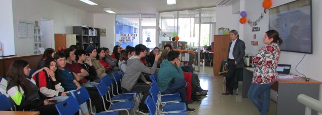 Estudiantes de 2dos y 3ros medios reciben taller con el fin de entender las nuevas bases curriculares Estudiantes de 2dos y 3ros medios reciben taller con el fin de entender las nuevas bases curriculares
