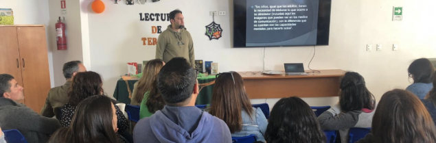 Docentes del CSE reciben taller: ¿Cómo explicar a los niños la crisis que está viviendo Chile?