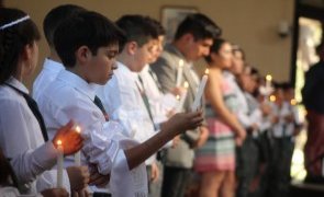 Estudiantes y una apoderada del CS La Florida realizan su Primera Comunión