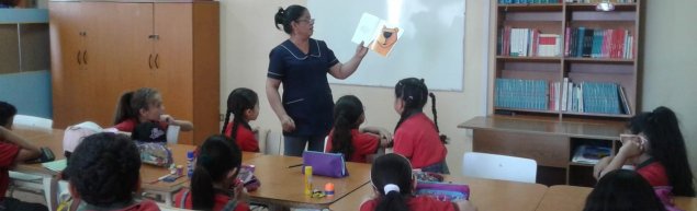 Pequeños/as de 1º y 2º básico disfrutan de cuentacuentos en el CRA del CS Quilicura