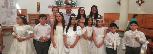 Estudiantes de 3° y 6° básico del CS Quilicura realizan su Primera Comunión Estudiantes de 3° y 6° básico del CS Quilicura realizan su Primera Comunión