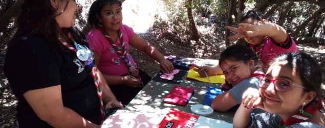 Grupo Scout del TDG El Bosque vive su campamento de verano inspirado en tradición Rapa Nui