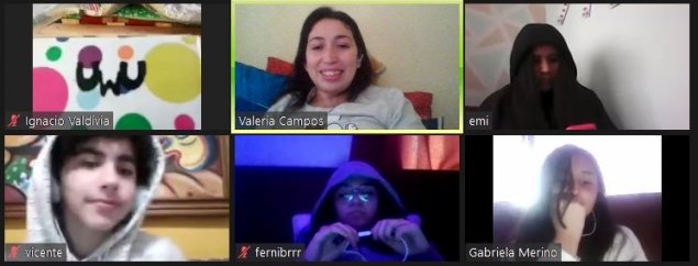 Estudiantes de 8ºB del CS Quilicura se reencuentran en pijamadas online organizadas por su profesora jefa Estudiantes de 8ºB del CS Quilicura se reencuentran en pijamadas online organizadas por su profesora jefa