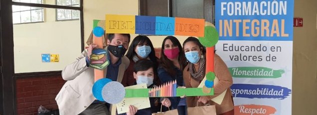 Estudiantes triunfadores/as del concurso literario 