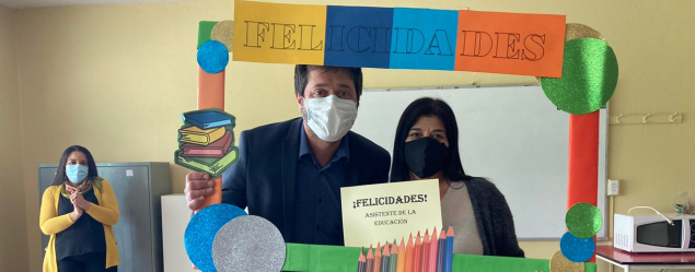 TDG El Bosque premia a docentes y asistentes de la educación en reconocimiento a su labor