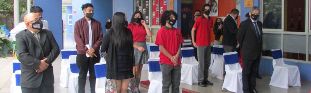 Estudiantes de 4º medio A y B del CS Emprendedores viven emotiva ceremonia de Licenciatura Estudiantes de 4º medio A y B del CS Emprendedores viven emotiva ceremonia de Licenciatura