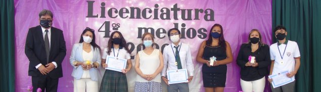 Cuartos Medios del CS La Florida viven hermosas ceremonias de Licenciatura junto a sus apoderados/as Cuartos Medios del CS La Florida viven hermosas ceremonias de Licenciatura junto a sus apoderados/as