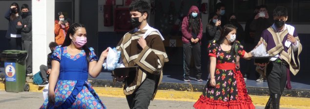 Estudiantes de 4º medio del TDG Lo Prado realizan intervención folclórica para celebrar las Fiestas Patrias