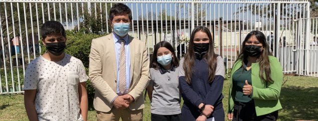 Centro de Estudiantes del TDG El Bosque presenta tres proyectos trabajados durante el año a directivos del colegio