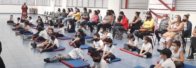 Niños y niñas de 1º básico del TDG Lo Prado reciben carnet de biblioteca que los acredita como lectores