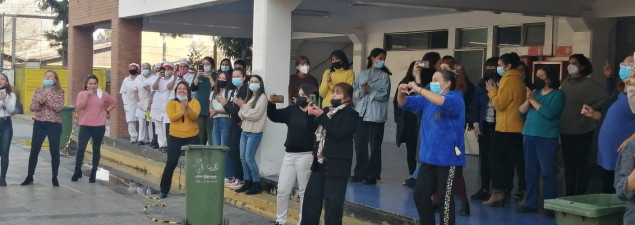 Centro de padres del TDG Lo Prado sorprenden a funcionarias por el Día de la Madre Centro de padres del TDG Lo Prado sorprenden a funcionarias por el Día de la Madre