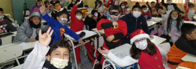Estudiantes y profesores del TDG Lo Prado celebran el “Día de los colores” Estudiantes y profesores del TDG Lo Prado celebran el “Día de los colores”