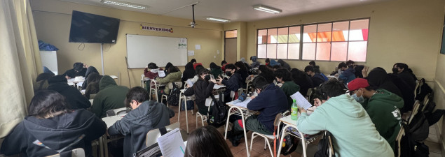 Estudiantes de 7° y 8° básico del CS Quilicura realizan test sobre sus hábitos de estudio Estudiantes de 7° y 8° básico del CS Quilicura realizan test sobre sus hábitos de estudio