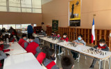 Estudiantes de 1° a 8° básico del CS Emprendedores participan en torneo simultáneo de ajedrez con destacado maestro nacional