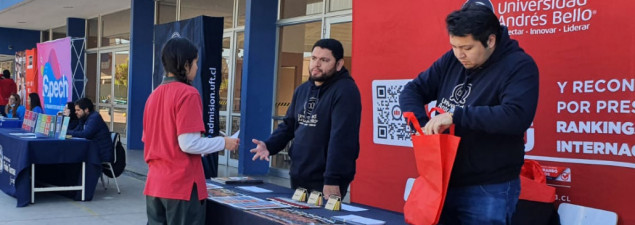 Estudiantes de IV° medio del CS Emprendedores participan en ferias universitarias para el ingreso a la Educación Superior