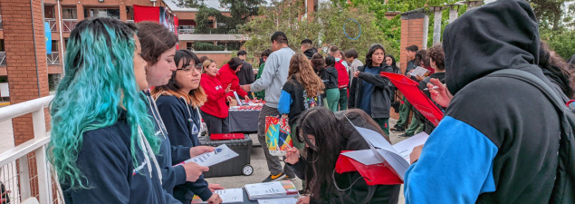 Niveles de 3° y 4° medio del CS La Florida reciben orientación vocacional en feria para la Educación Superior