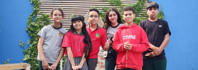 Estudiantes del CS Emprendedores realizan su Primera Comunión Estudiantes del CS Emprendedores realizan su Primera Comunión