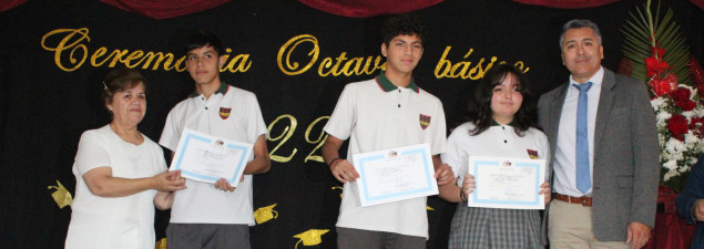 Estudiantes de 8° básico del CS Pudahuel viven su ceremonia de paso a la Enseñanza Media