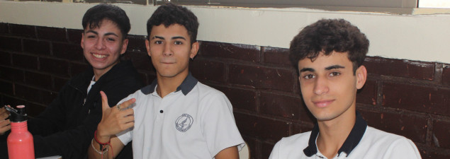 Estudiantes de 3° medio del TDG Lo Prado resuelven desafío de inglés de manera colaborativa Estudiantes de 3° medio del TDG Lo Prado resuelven desafío de inglés de manera colaborativa
