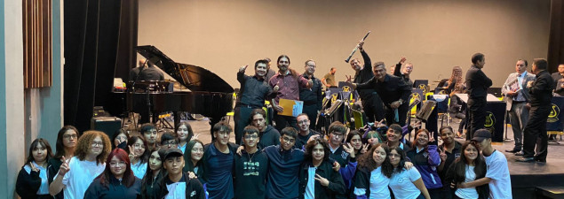 Electivo de interpretación musical de 4º Medio del Colegio TDG Lo Prado asiste a concierto educativo