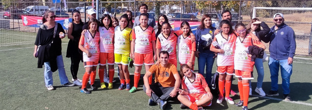 Estudiantes del CS Pudahuel representan al establecimiento en campeonato interescolar de fútbol 7 damas Estudiantes del CS Pudahuel representan al establecimiento en campeonato interescolar de fútbol 7 damas